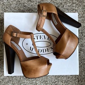 Like new Steve Madden Dyvine cognac tan brown leather platform high heels 6 M